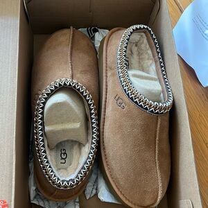 Brand new in box Chestnut Tasman UGG Slippers